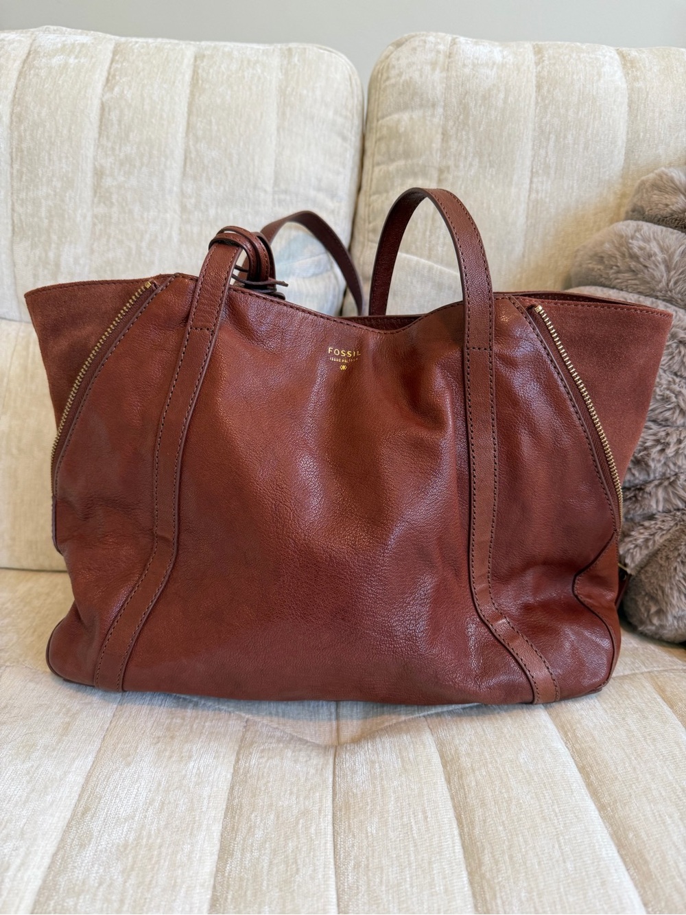 Fossil Leather Shoulder Tote in Deep Chestnut - Picture 3 of 9